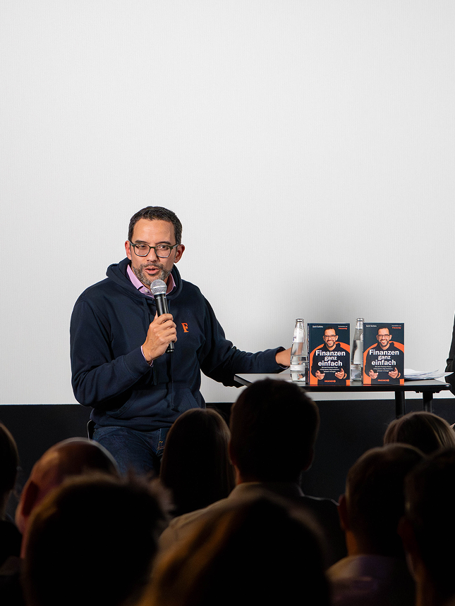 Herbstfest bei Finanztip: Die ersten 100 Bücher für unsere Gäste