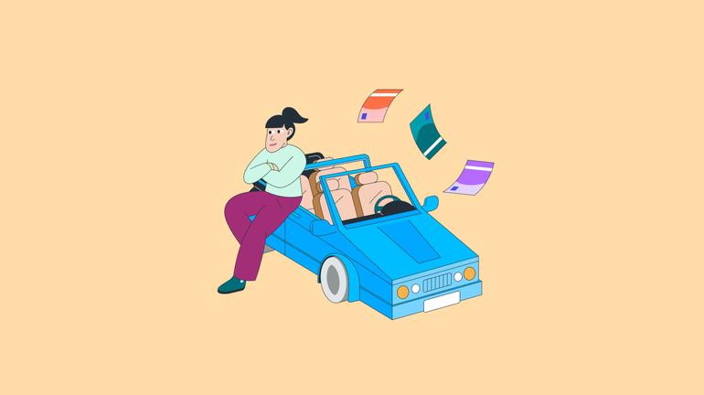 Frau lehnt an Auto mit Geldscheinen