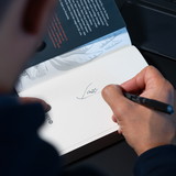 Danke an unsere Unterstützer: Wir verlosen zehn signierte Bücher!