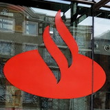 santander logo an glaswand