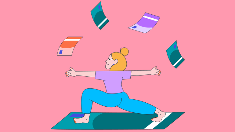 Frau macht auf Geldschein Yoga