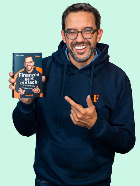 Saidi mit seinem Buch  "Finanzen ganz einfach" Saidi mit seinem Buch  "Finanzen ganz einfach"