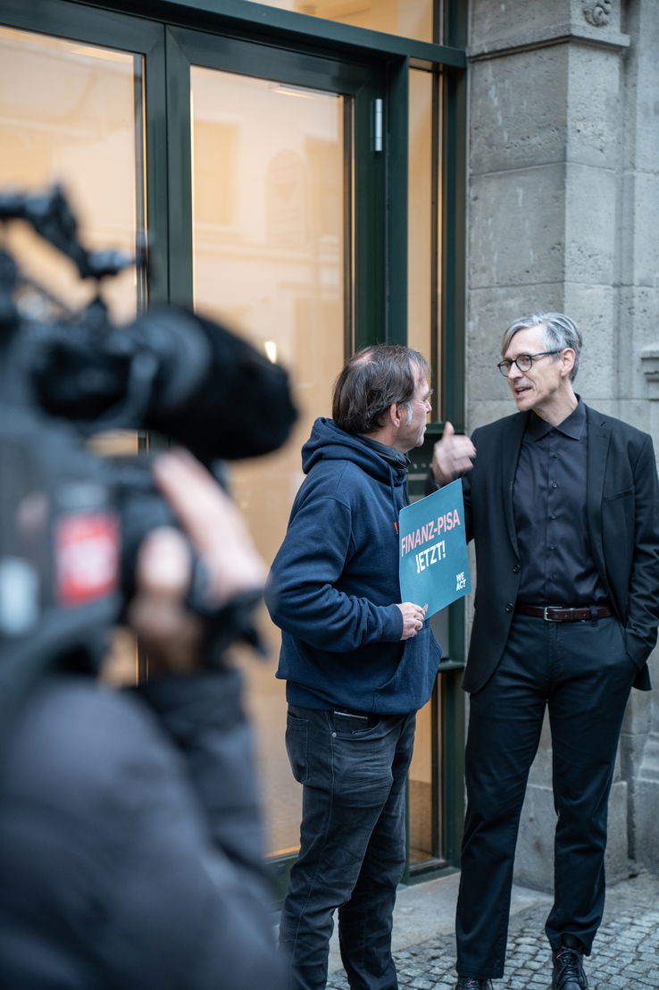 Finanztip_Petition_Uebergabe_Berlin