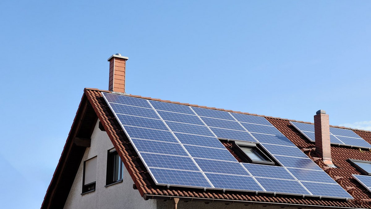 Solar-Panel-Anlage im Wohnmobil einbauen installieren