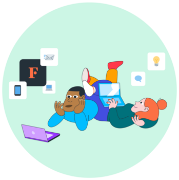 Zwei Personen arbeiten gemeinsam am Laptop Zwei Personen arbeiten gemeinsam am Laptop