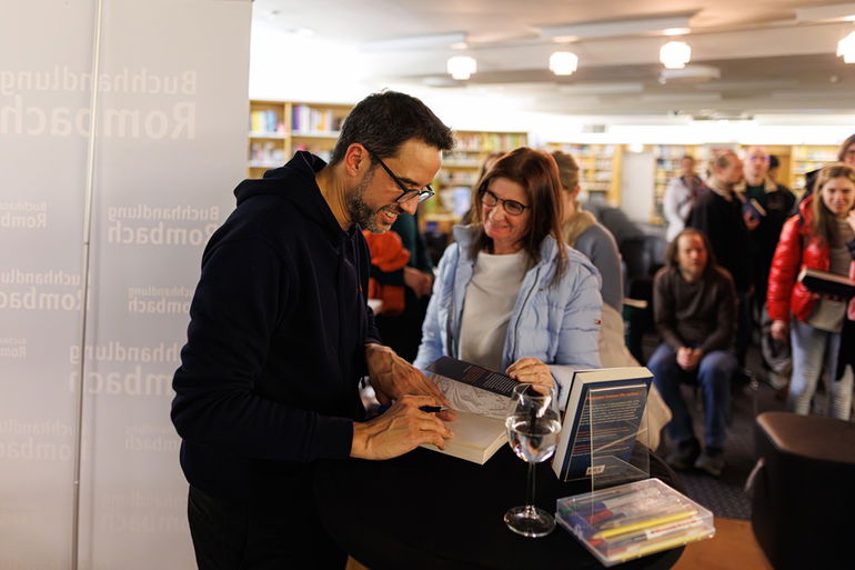 Saidi in Buchhandlung